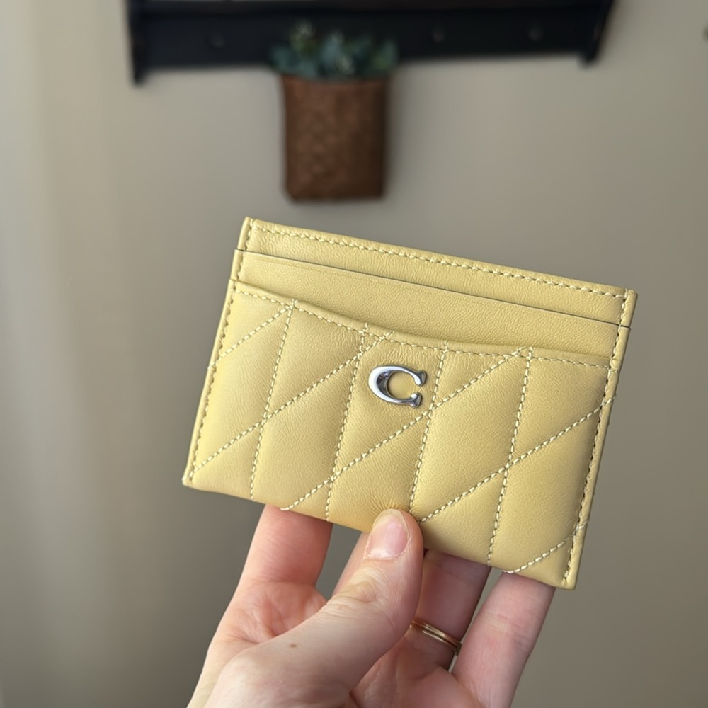 Coach Essential Card Case With Pillow Quilting